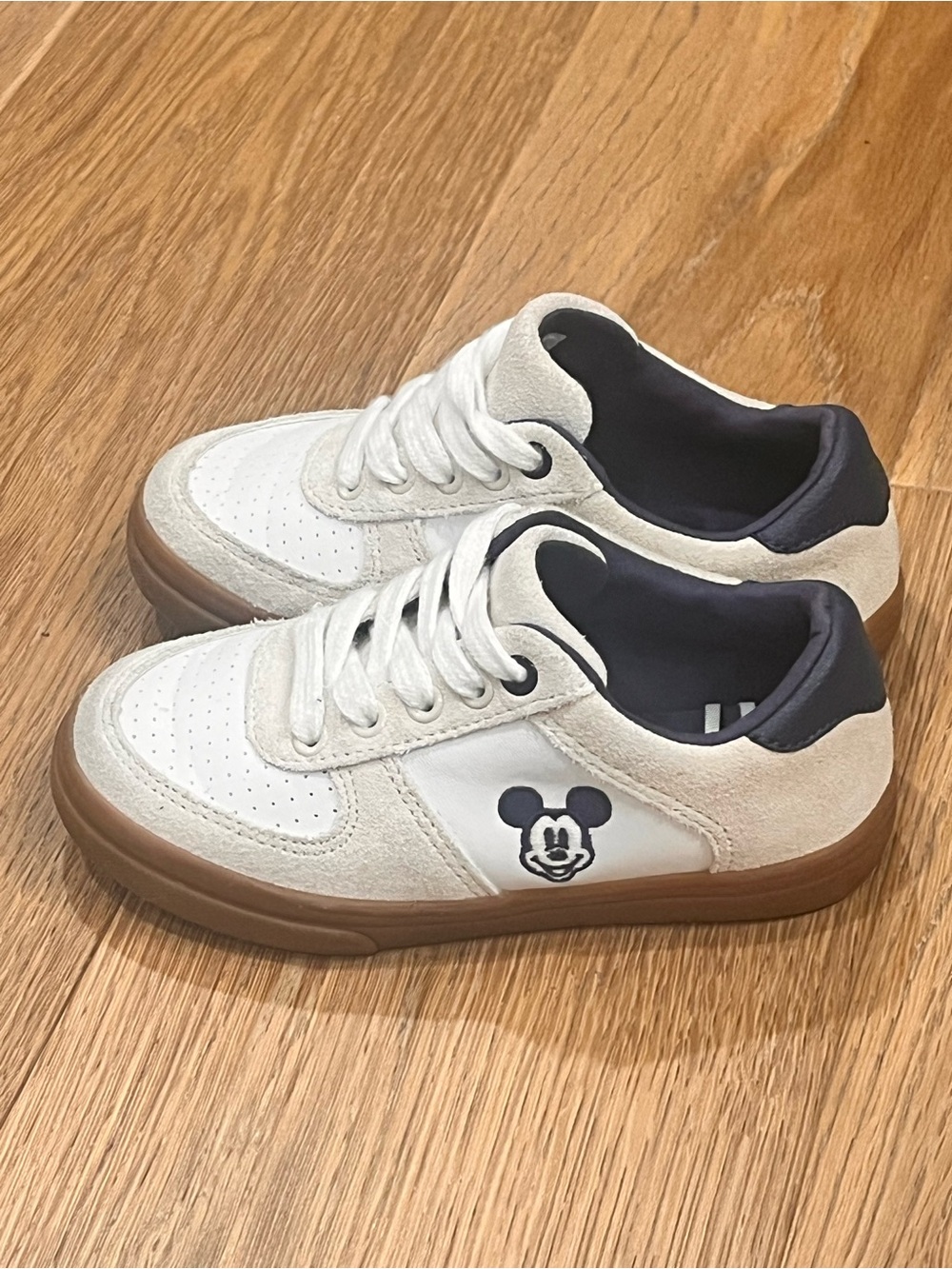 Janie and Jack x Disney Kids White and Navy Mickey Accent Leather Sneaker Size9